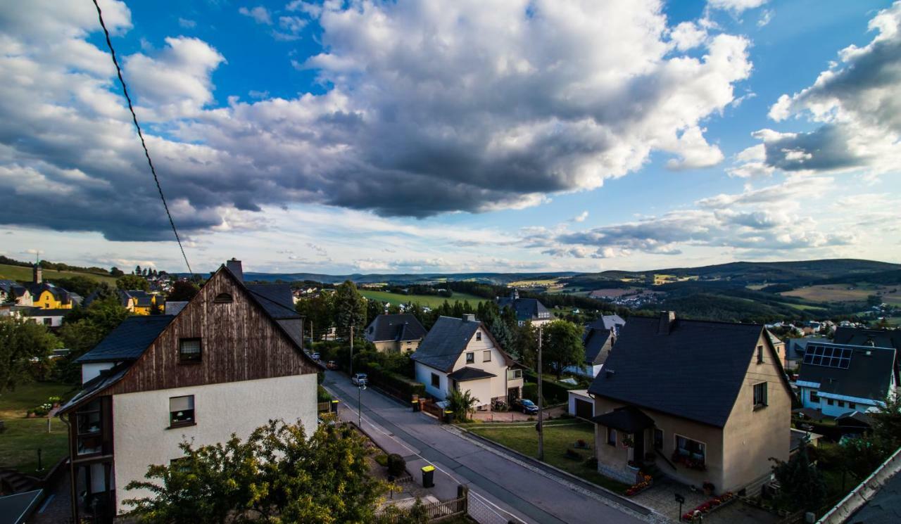 Апартаменты Am Balkon Des Erzgebirges Bernsbach Экстерьер фото
